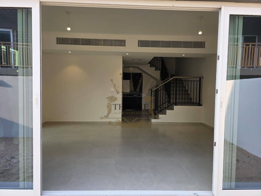 Townhouse in Damac Hills 2, Dubai, United Arab Emirates 4 - 19131010