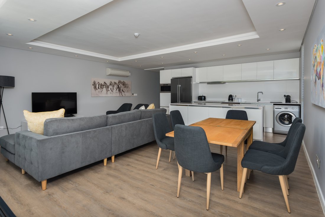 Apartment in Green Point, Atlantic Seaboard, Cape Town 3 - 19123505