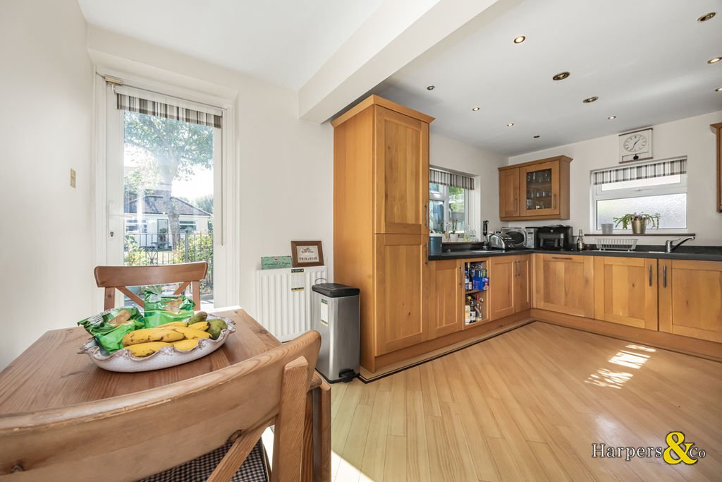 Bungalow in Old Bexley, London Borough of Bexley, England 4 - 19128477