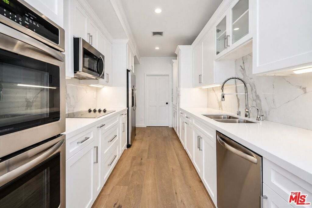 Condo in Los Angeles, California, United States 3 - 19133616