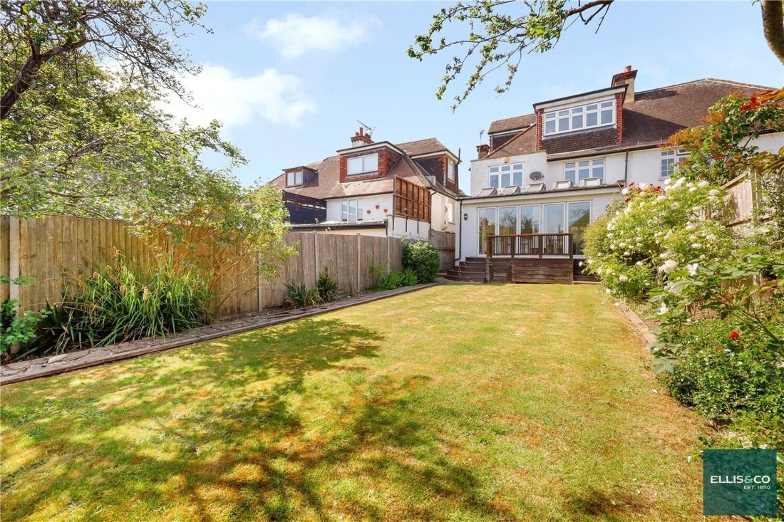 House in Brent Cross, Barnet, England 3 - 19122047