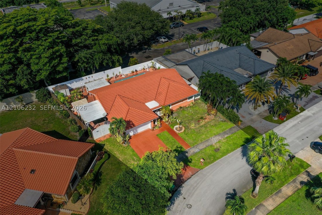 House in Hialeah, Florida, United States 3 - 19129441