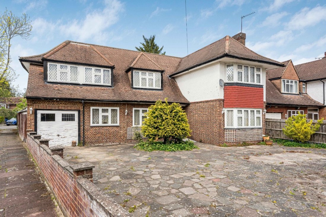 Haus in Edgware, London Borough of Barnet, England 1 - 19121686
