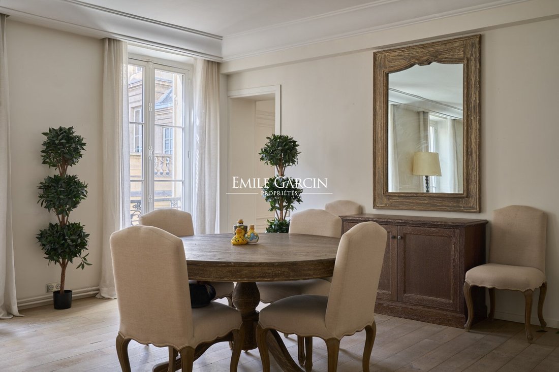 Apartment in Odéon, Paris 6e Arrondissement, Paris 4 - 19127024