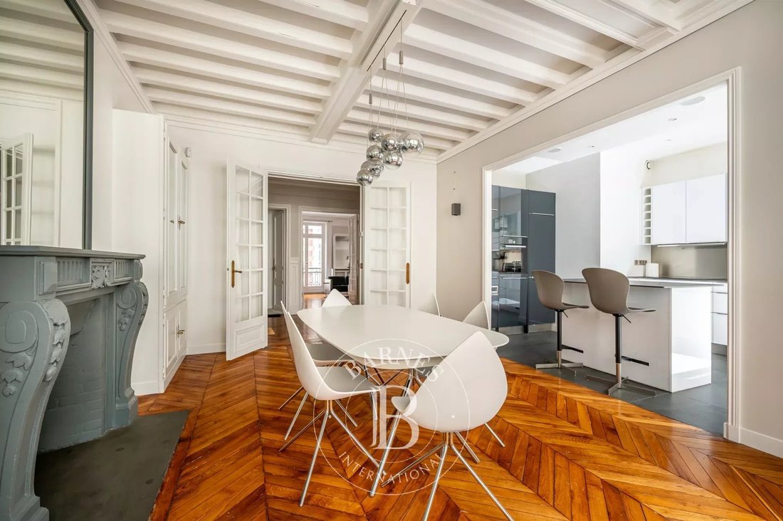Apartment in Porte Dauphine, Paris 16e Arrondissement, Paris 4 - 19126733