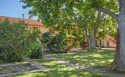 Casa di campagna a Arles, Provenza-Alpi-Costa Azzurra, Francia 1