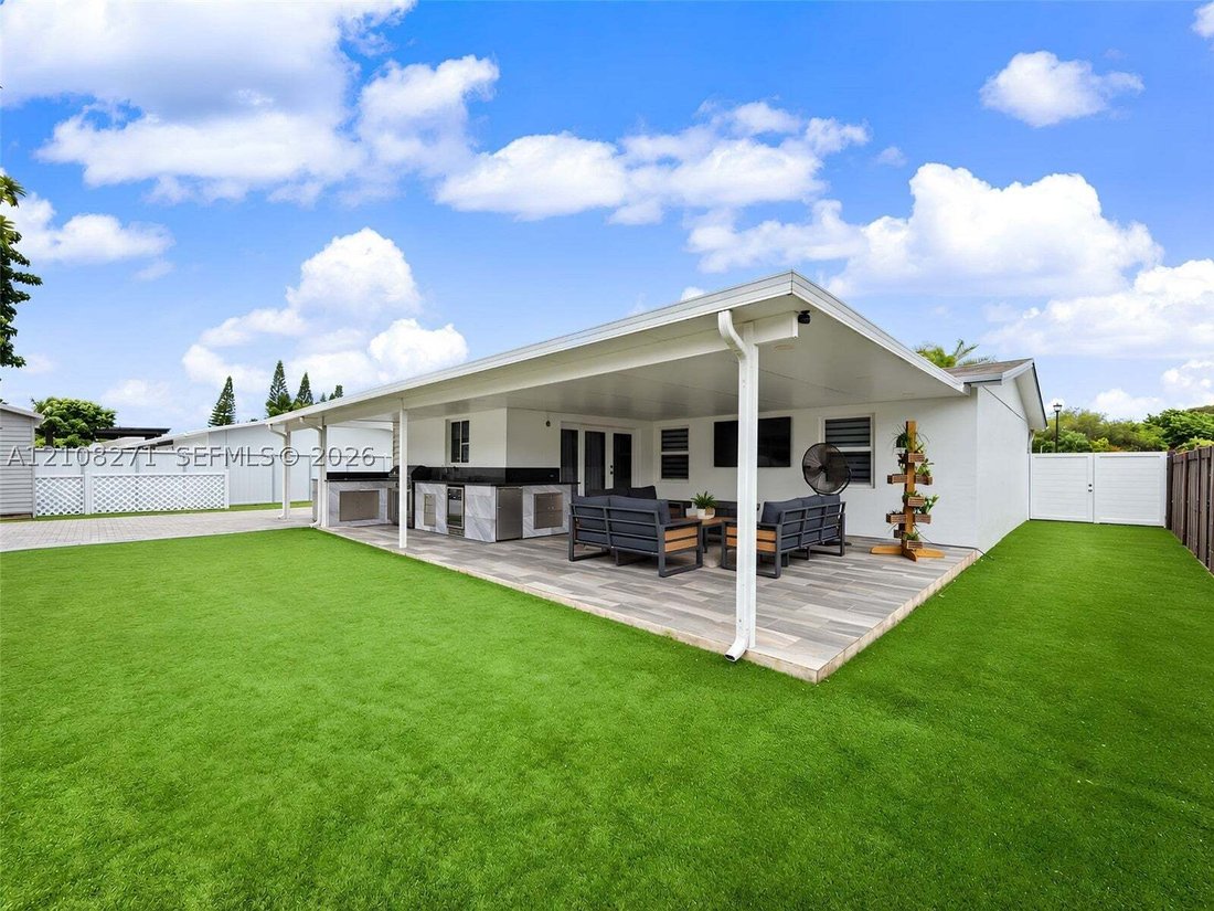 House in Miami, Florida, United States 1 - 19130665