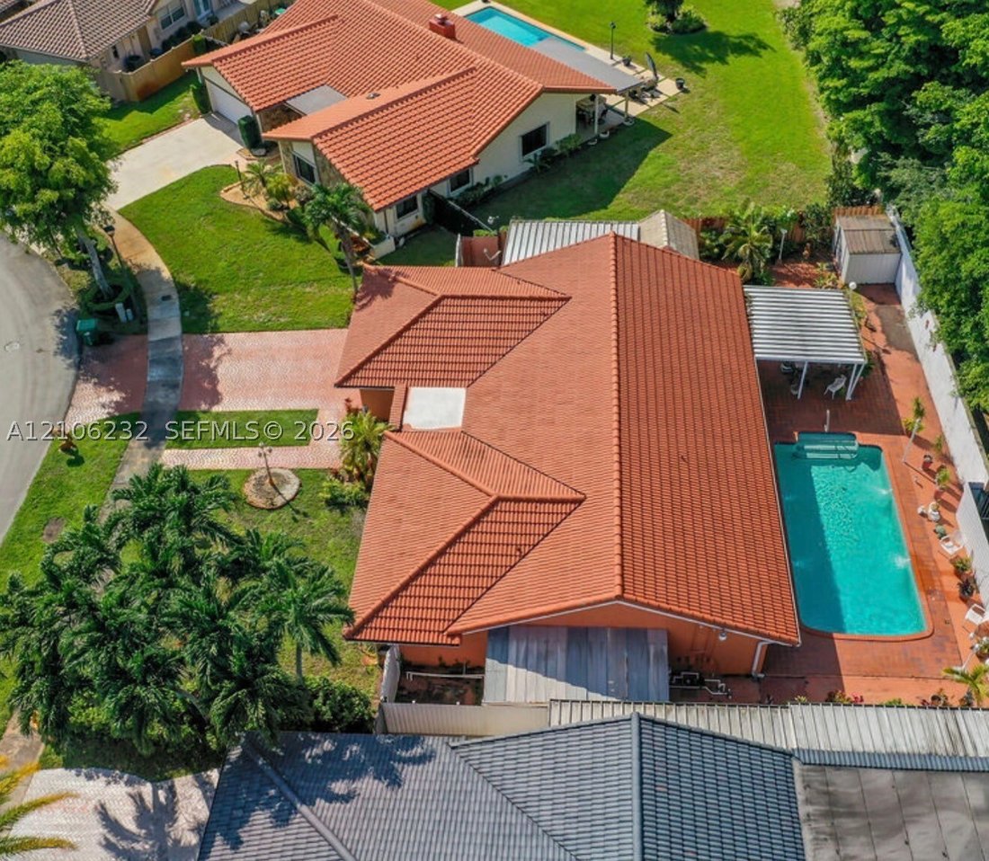 House in Hialeah, Florida, United States 2 - 19129441