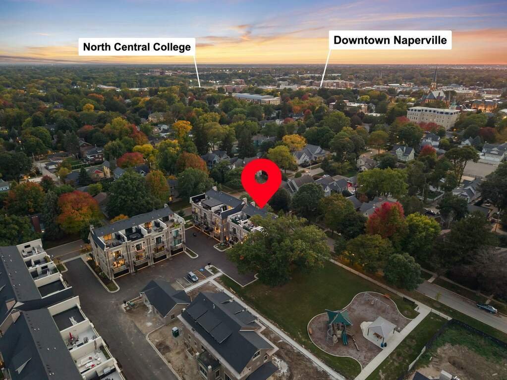 Townhouse in Naperville, Illinois, United States 4 - 19128004