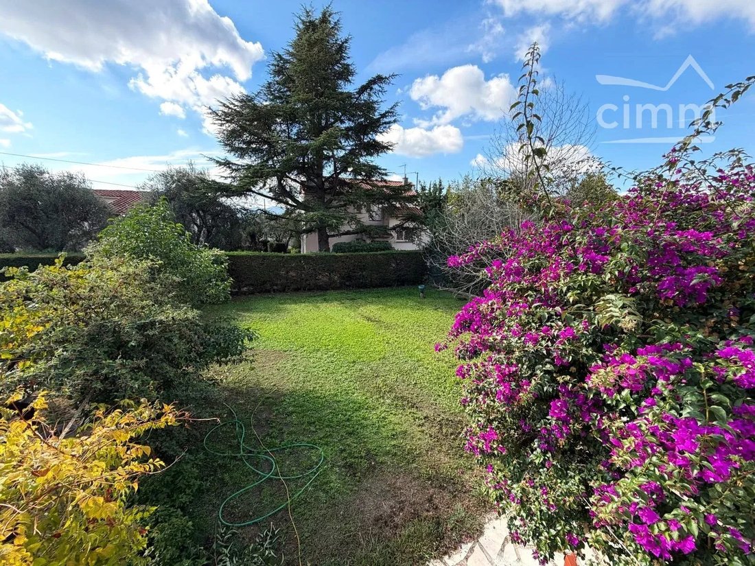 Townhouse en Grasse, Provenza-Alpes-Costa Azul, Francia 2 - 19126755