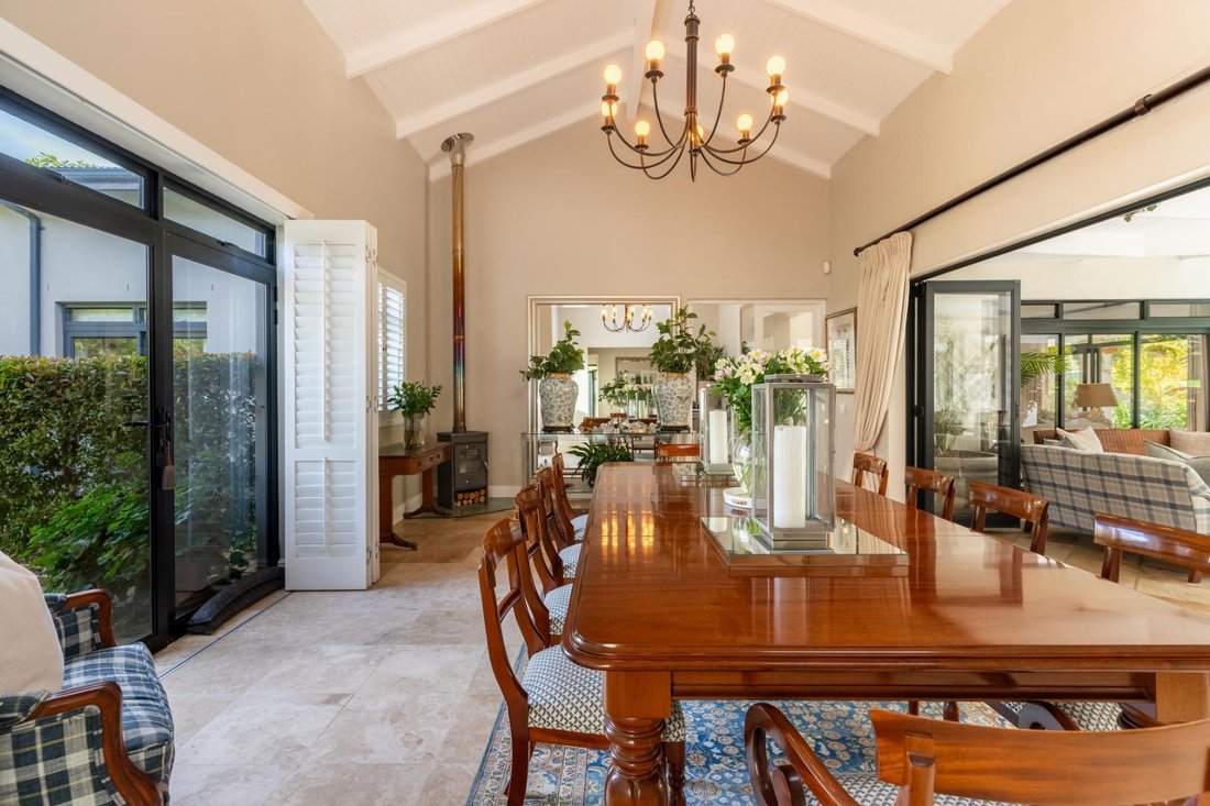 House in Hout Bay, South Peninsula, Cape Town 2 - 19121555