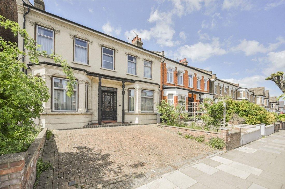 House in Bounds Green, Haringey, England 1 - 19121796