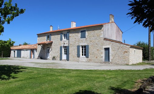 Maison à Marans, Nouvelle-Aquitaine, France 1