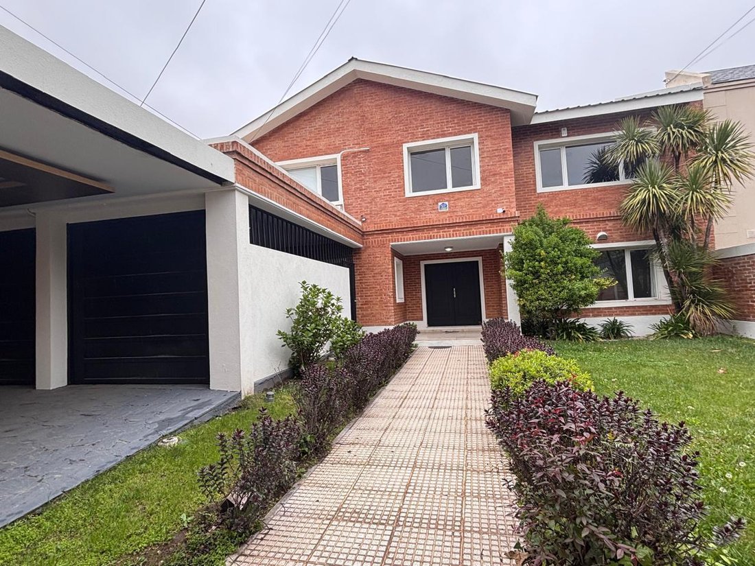 House in Neuquen, Neuquen, Argentina 1 - 19123888