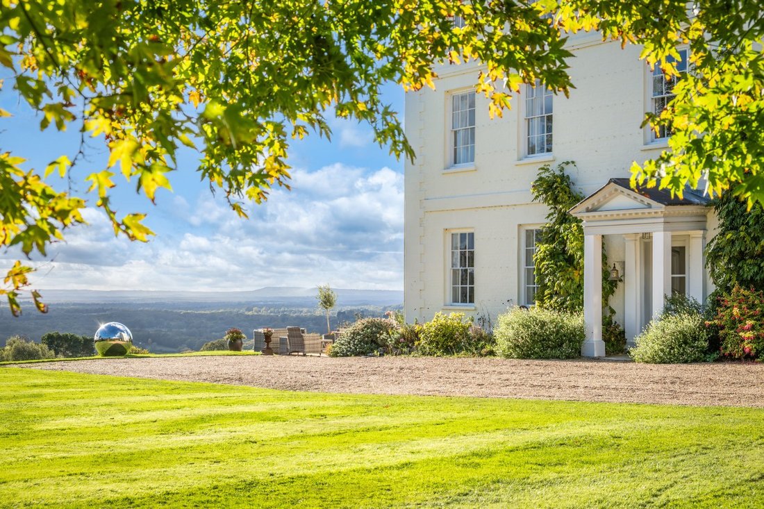 Haus in Surrey, England 4 - 19122502