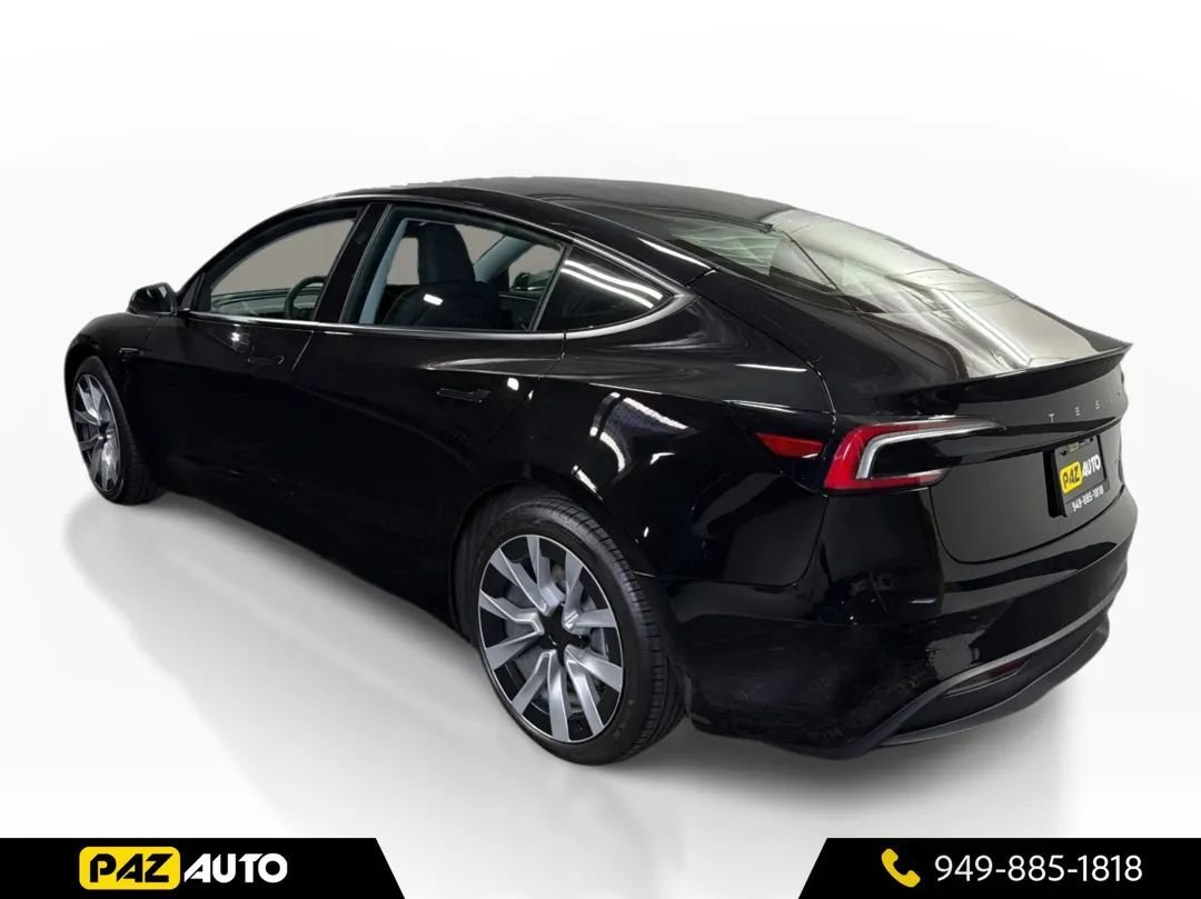 Sedan in Laguna Hills, CA, United States 3 - 19127133