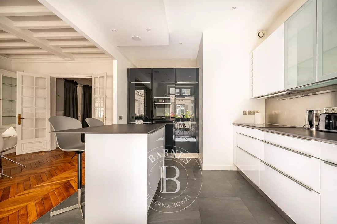 Apartment in Porte Dauphine, Paris 16e Arrondissement, Paris 2 - 19126733