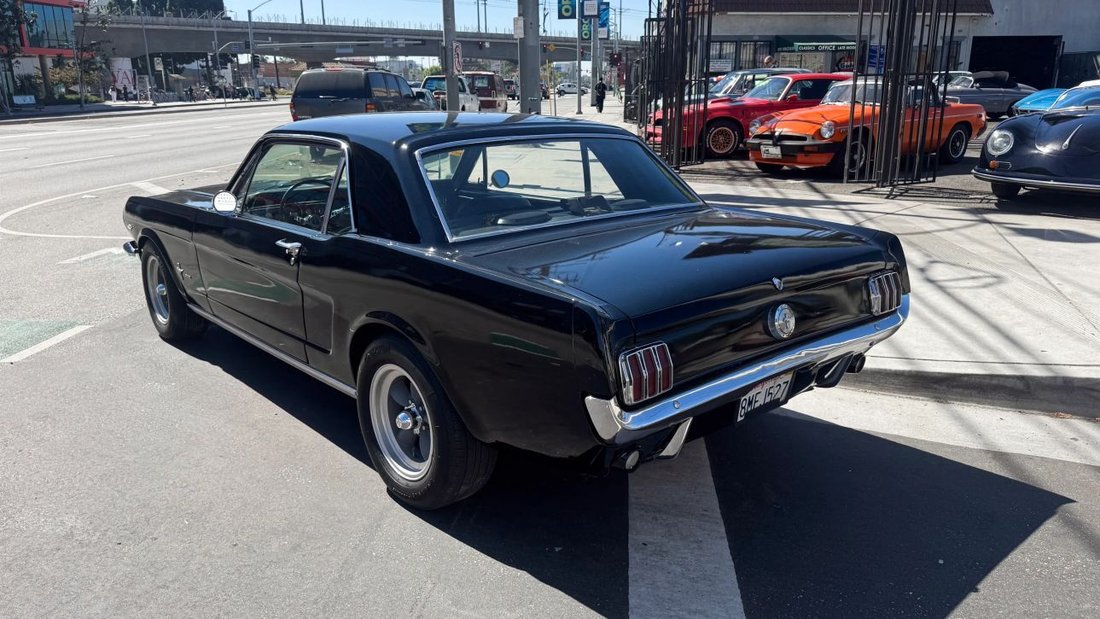 Coupe in Los Angeles, CA, United States 5 - 19134063