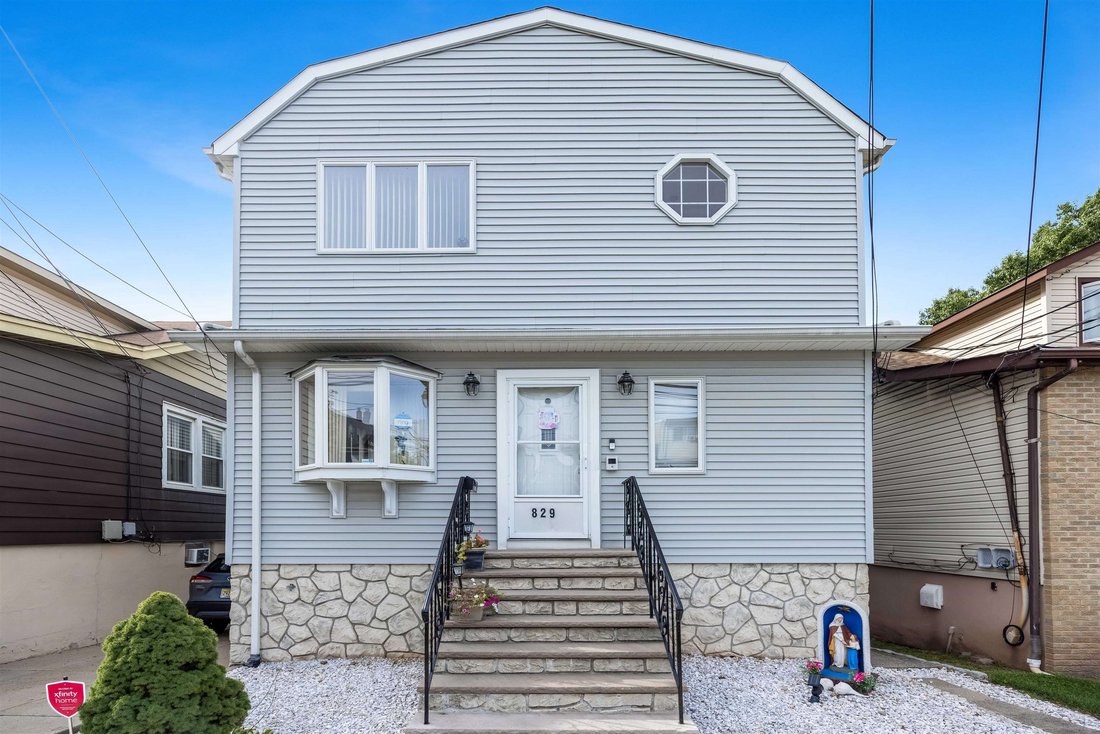 House in Secaucus, New Jersey, United States 1 - 19120675