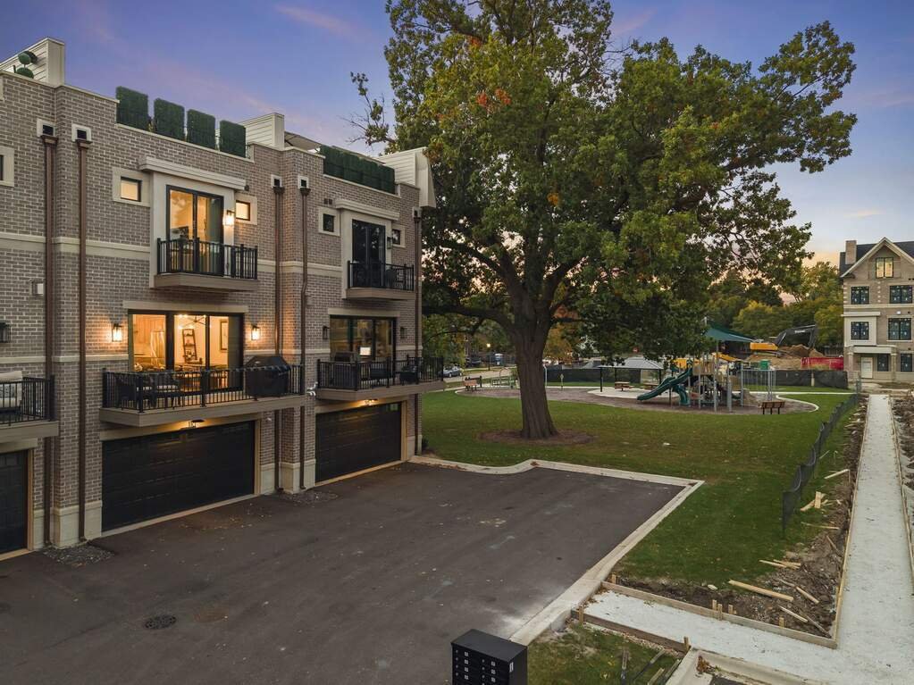 Townhouse in Naperville, Illinois, United States 2 - 19128004