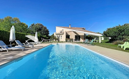 Villa à La Roque-sur-Pernes, Provence-Alpes-Côte d'Azur, France 1