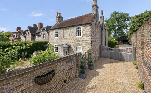 Haus in Breakspear, Hillingdon, England 1