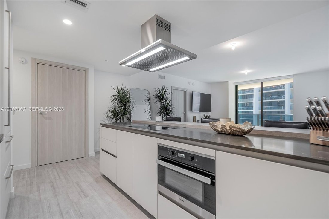 Condo in Miami, Florida, United States 1 - 19132376