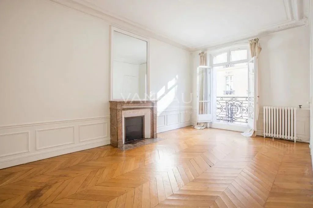 Apartment in Gros Caillou, Paris 7e Arrondissement, Paris 4 - 19126667