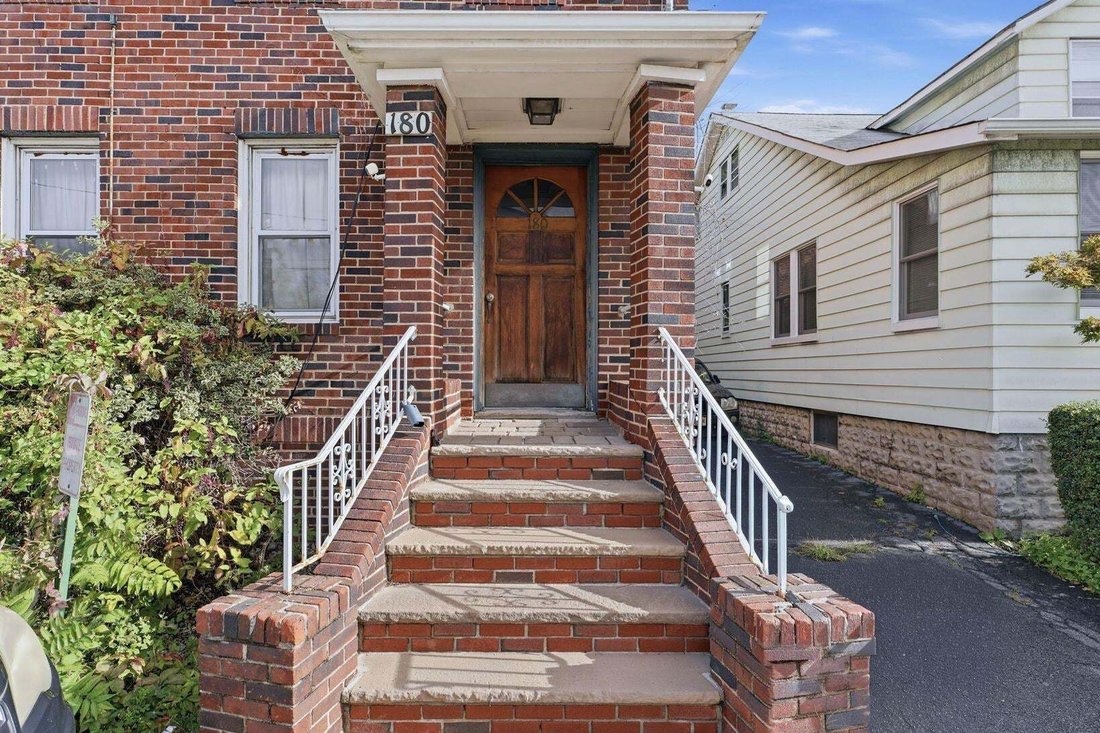 House in Secaucus, New Jersey, United States 4 - 19120907