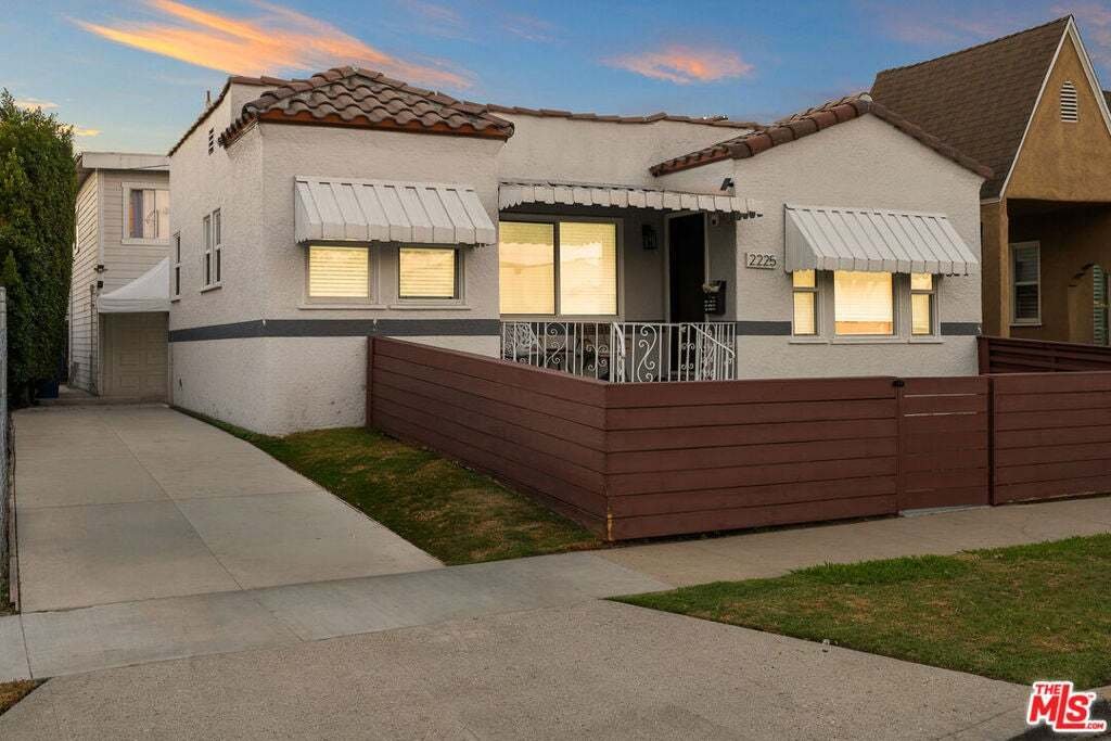Los Angeles, California, United States 1 - 19124651