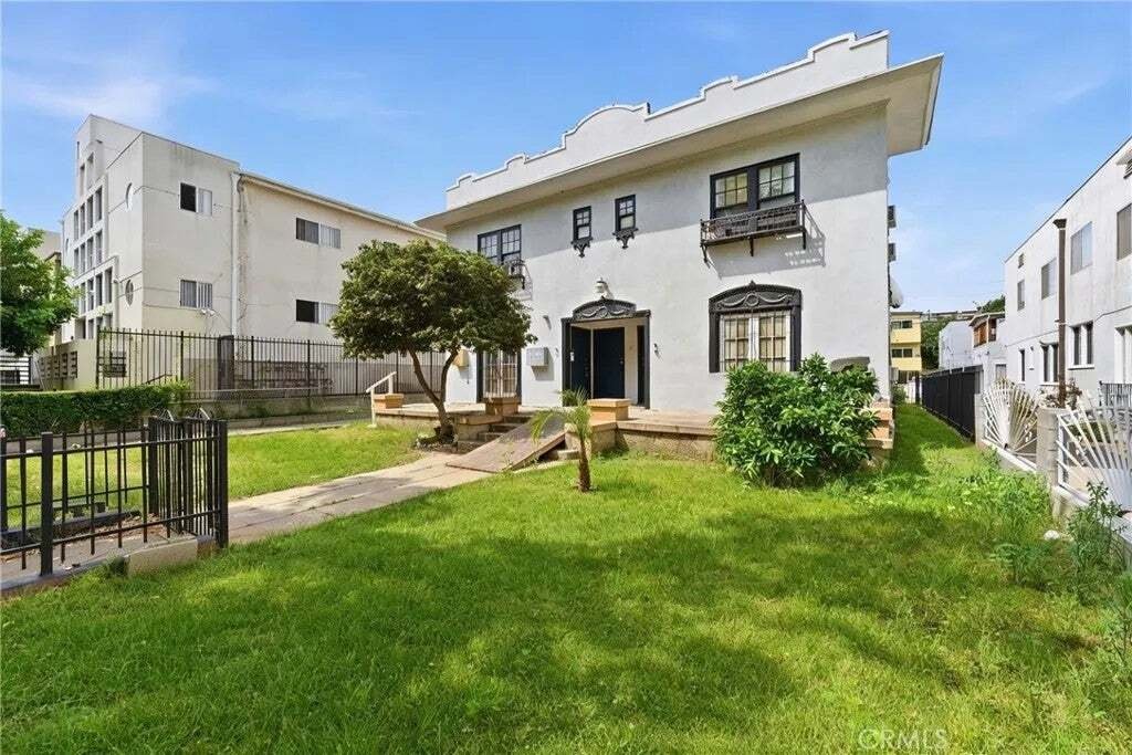 Los Angeles, California, United States 4 - 19128529