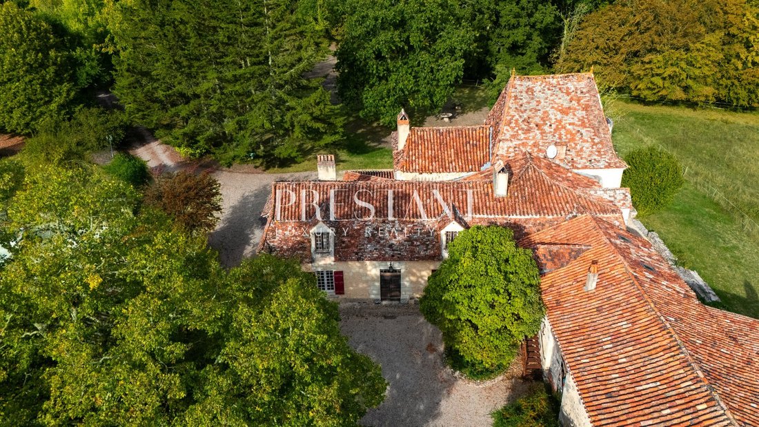 Estate in Villamblard, Nouvelle-Aquitaine, France 3 - 19126669