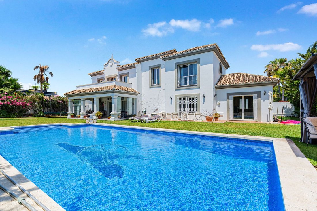 Villa in Estepona, Andalusien, Spanien 1 - 19136307