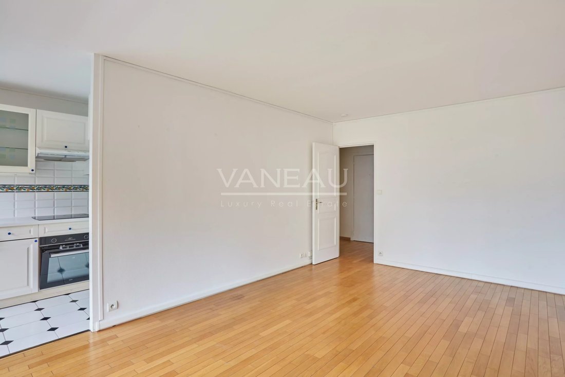 Apartment in Violet Commerce, Paris 15e Arrondissement, Paris 4 - 19130998