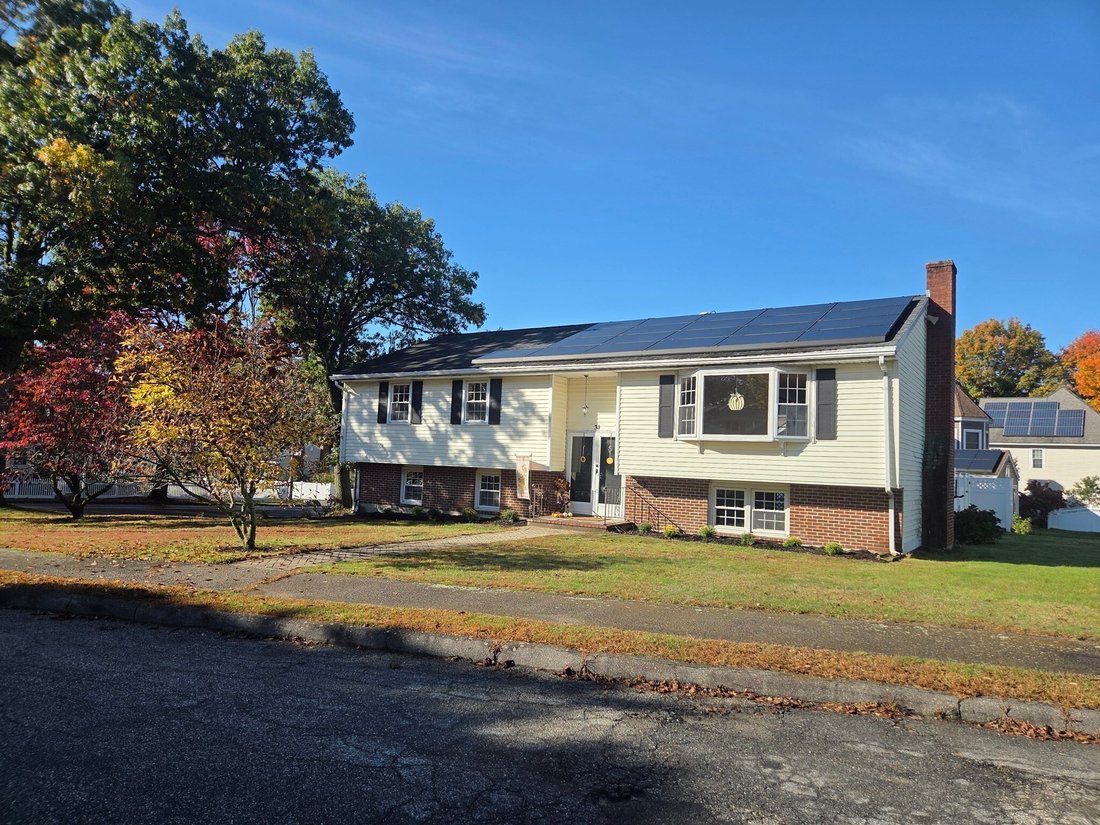 House in Stoneham, Massachusetts, United States 3 - 19109267