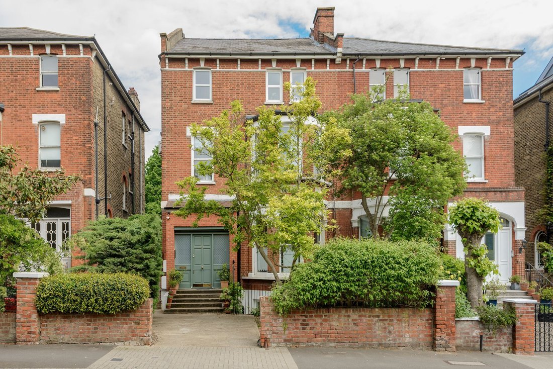 Apartment in Brondesbury Park, Brent, England 2 - 19124483