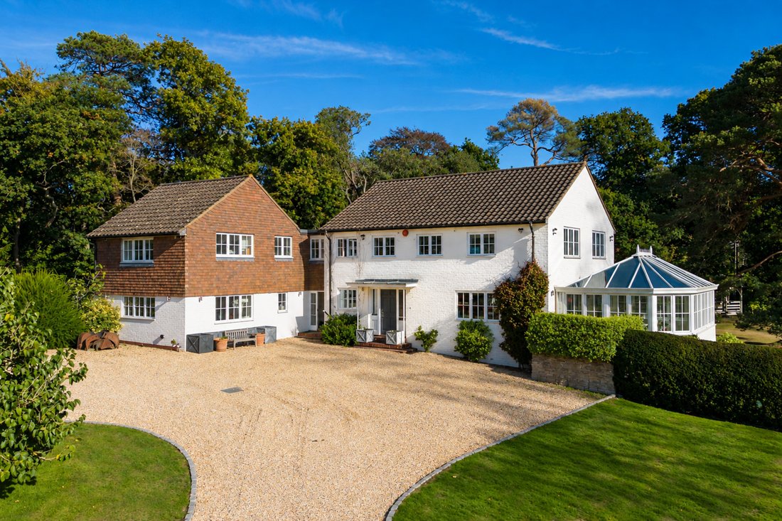 House in Sway, England 5 - 19124432