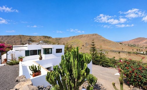 Villa in Haria, Kanarische Inseln, Spanien 1