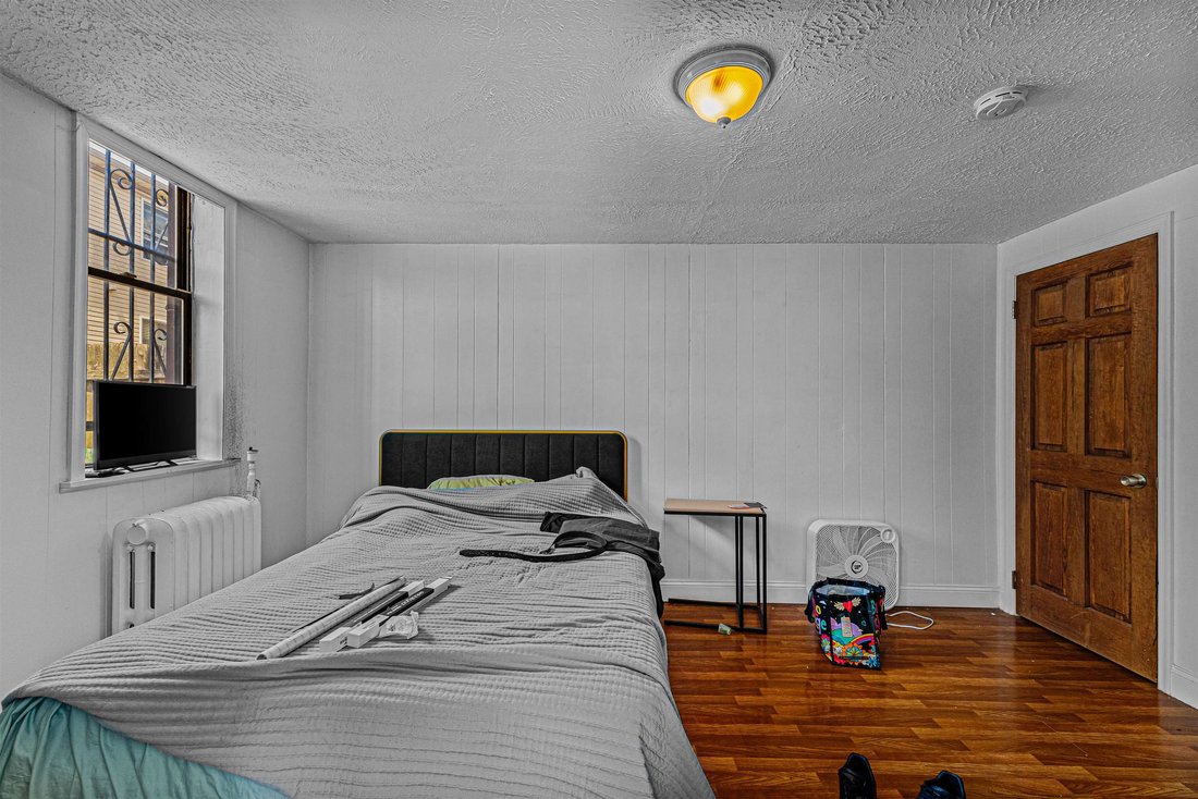 Jersey City, New Jersey, United States 4 - 19120867