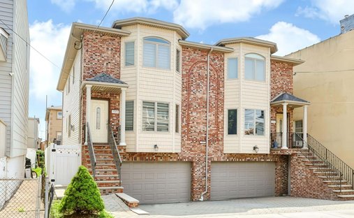 Condo in Fairview, New Jersey, United States 1