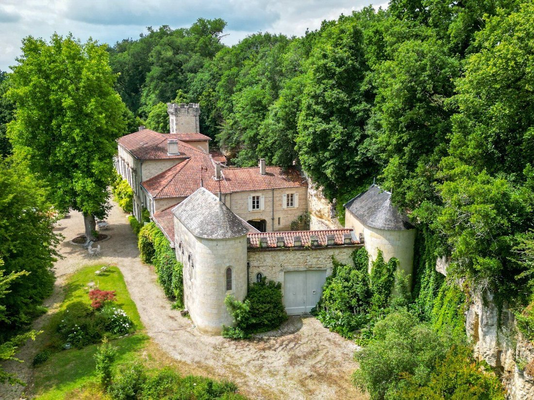 Château à École Paul Bert-Lycée Bernard Palissy, Agen, France 4 - 19129912