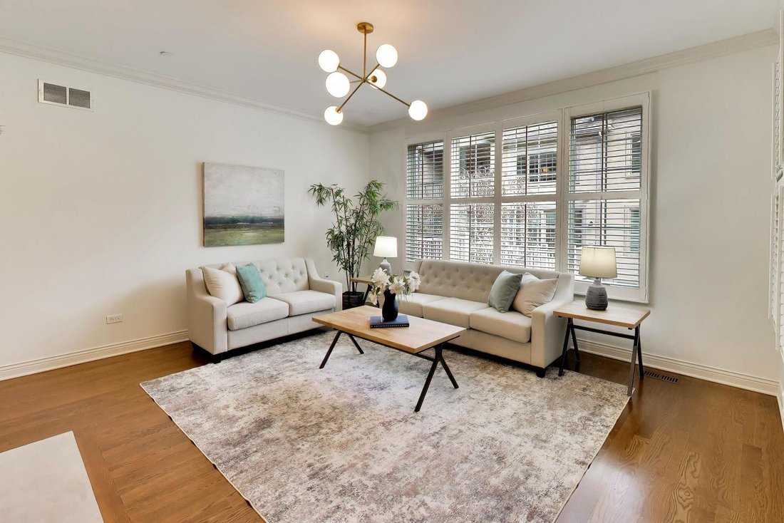 Townhouse in Willowbrook, Illinois, United States 4 - 19125131