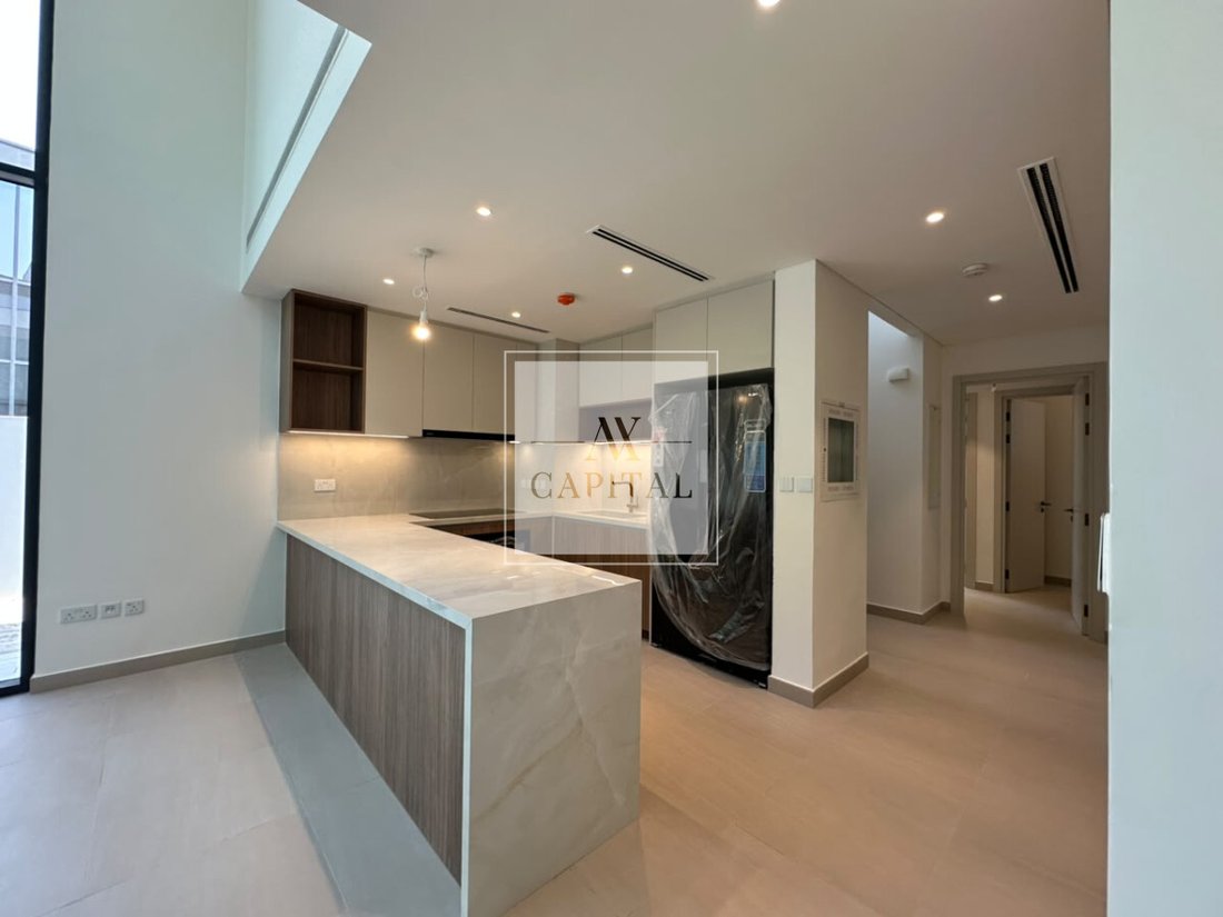 Villa in Dubai, United Arab Emirates 2 - 19122823