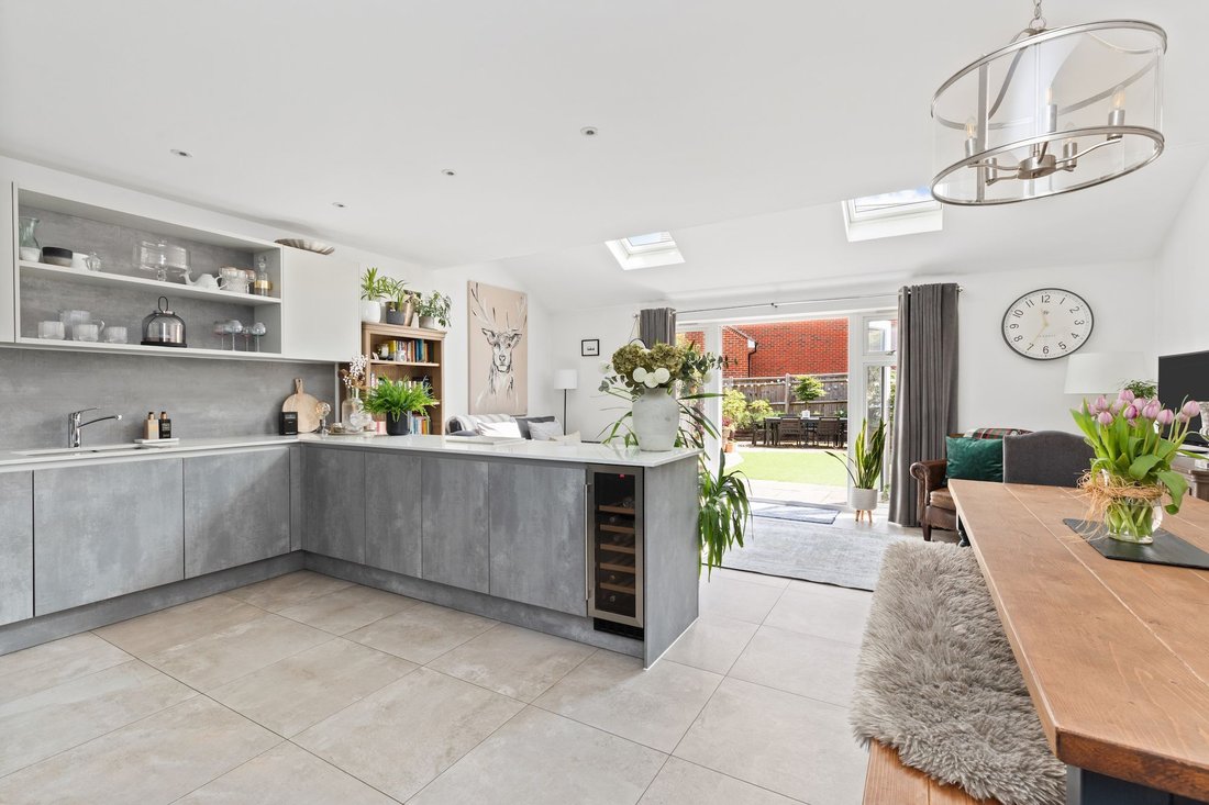 House in Horsham, England 2 - 19122794