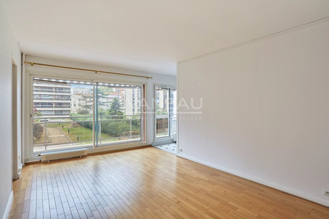 Apartment in Violet Commerce, Paris 15e Arrondissement, Paris 3 - 19130998