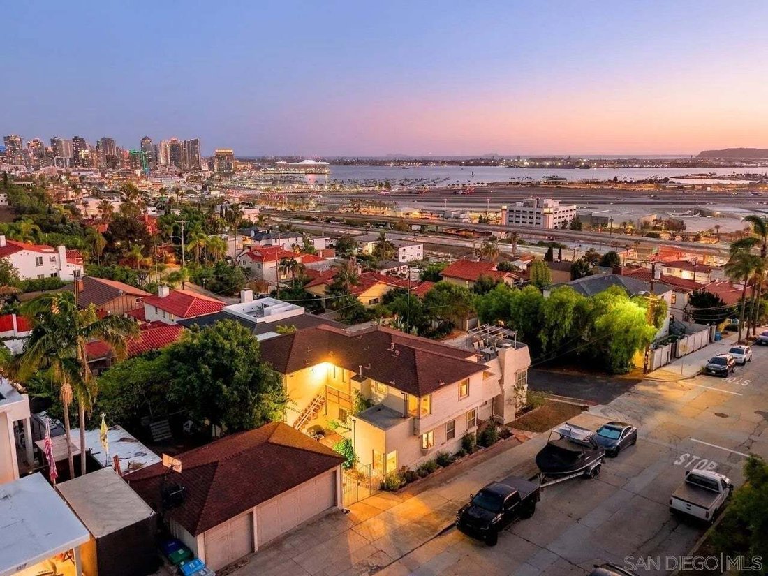 San Diego, California, United States 2 - 19125607