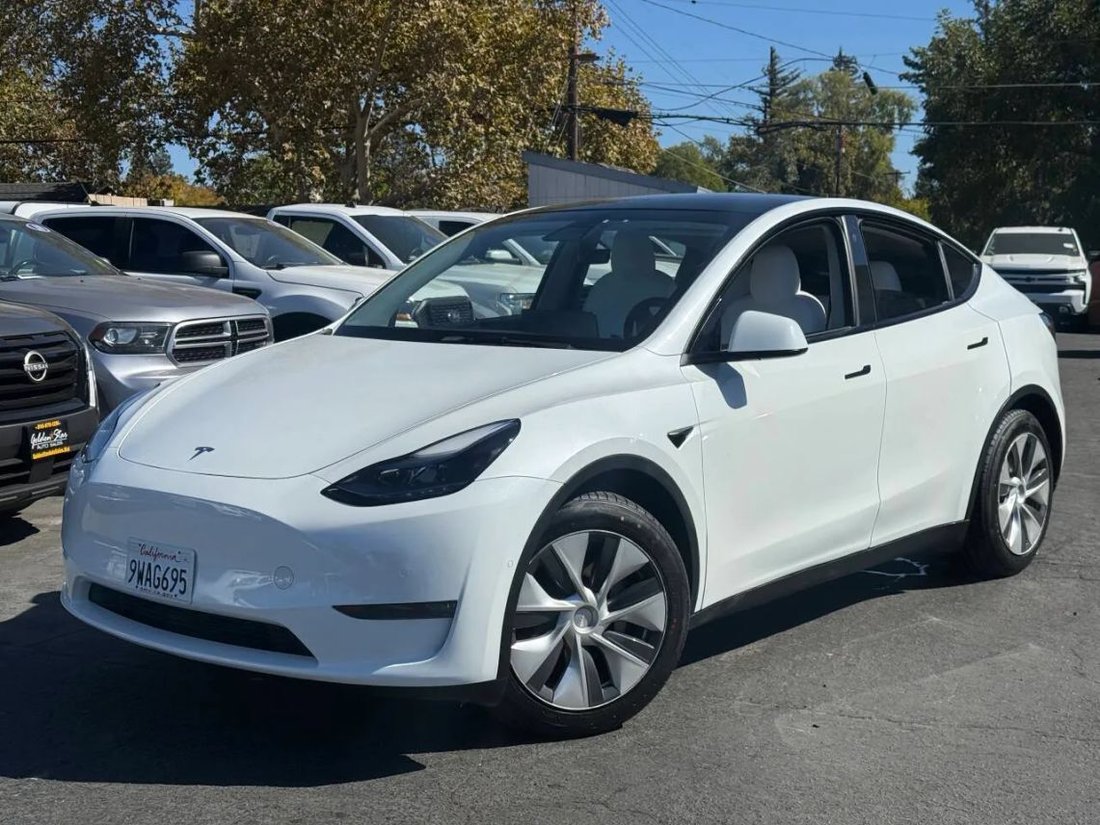 Suv in Sacramento, CA, United States 3 - 19127175