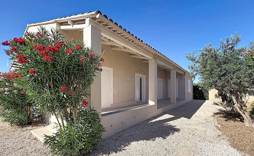 Villa in Est, Entraigues-sur-la-Sorgue, Frankreich 1