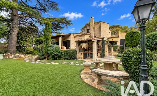 Casa en Casernes, Nimes, Francia 1
