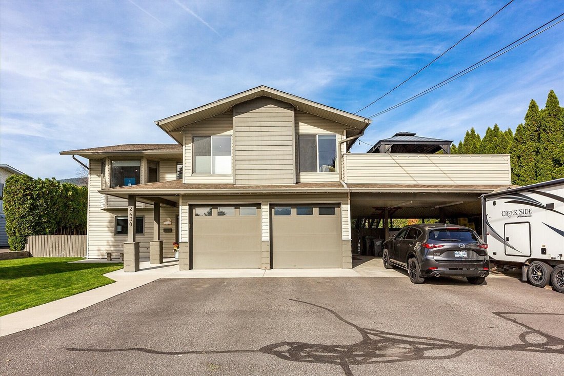 House in West Kelowna, British Columbia, Canada 1 - 19126052